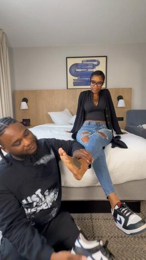 No socks with her shoes 😈