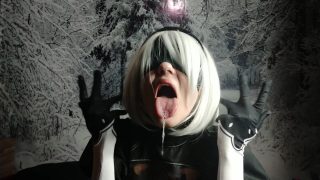 Il cosplayer di 2B ama fare ahegao