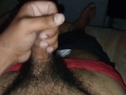 Gordo gime de placer hasta que se viene