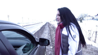 Mamada, vaquera, semen en la boca, garganta profunda – la morena europea Kiara Gold en lencería recibiendo una follada anal hardcore