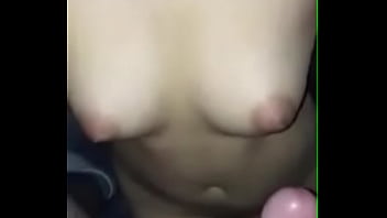 Japonesa safada fazendo um boquete carinhosamente