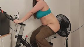 Thick Girl Gets Horny While Training – Panty Change Caught