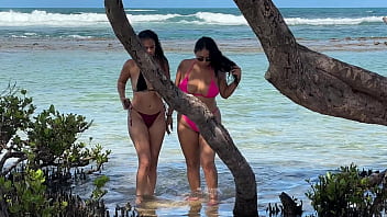 Duas gostosas curtindo a praia da Enseada dos Corais - Cabo - PE