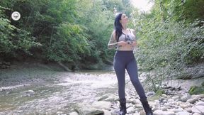 Alissa Noir has fun with her lush outdoor