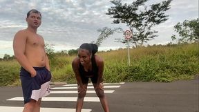 Encontrei uma casada fazendo caminhada, e convidei para ir em casa tomar &aacute_gua, mas ela tomou foi meu leite na cara.