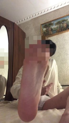 Young Twink Shows His Feet and Jerks off