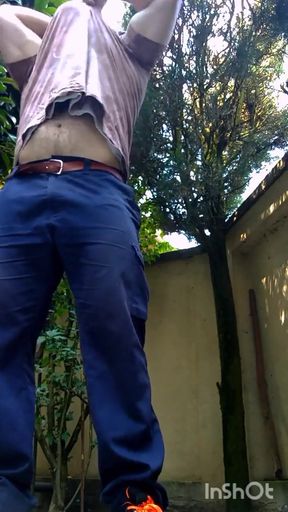 I Found an Outdoor Spot Where I Could Take a Piss.