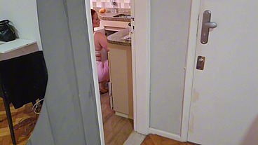 Meu aluno novinho ficou me espiando escondido de pau duro