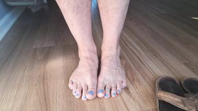 Do you like my male feet in flip flops?