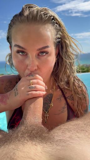 My Exhibitionist Woman Wants to Have Sex in Front of the Whole Neighborhood