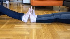 BIG FEET VS SMALL FEET COMPARISON - MOV HD