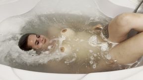 Breath Holding Underwater with Eyes Opened and Not Covering My Nose