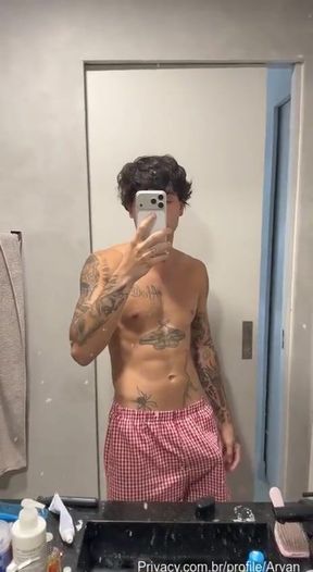 Handjob: Horny Twink Aryan jerk off