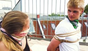 shibari teacher and reporter