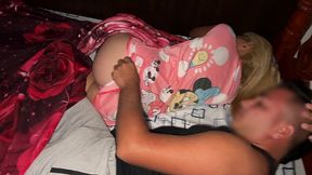 compartiendo cama con mi hermosa amiga porque estamos viajando caso de la vida real
