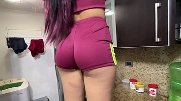 Mi Deliciosa Hijastra Haciendo los deberes del Hogar