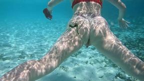 la video du dimanche, petit exhib dans les eaux chaudes des maldives. c est ...