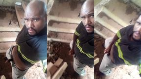 trabalhador se masturbando escondido na construcao