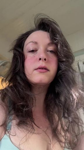 Brunette amateur BBW flaunts her big cute ass in homemade video
