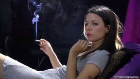 USA Smokers Willow Cute & Sexy Smoker