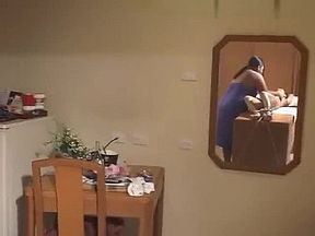 femme asiatique chatouilleuse