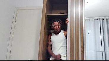 ENTIADO pervertido deixa seu amigo dentro do guarda roupa espiando sua madrasta, fudeu O inocente não sabe trepar
