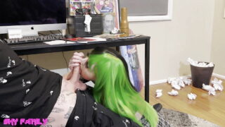 Man neukt amateur tienerhoer en vult haar kontje met sperma door grote lul