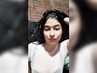 yuliethGomez steals the stage with raw deepthroat