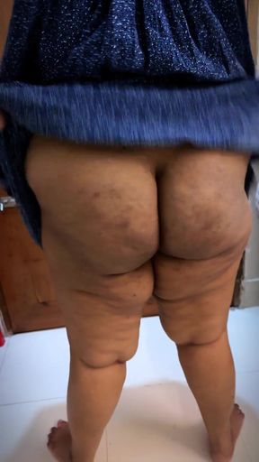 Big Ass Hot Collage Girl Show Her Naked Ass Front of Stranger Guy to Get Fuck From Him