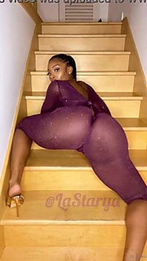 Big Ass Ebony Goddess Goes Solo in Sizzling Show