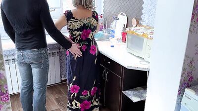Under the dress of an ordinary housewife hides her mature ass who wants anal sex