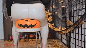 Mila's Halloween - Butt crush (Part 01)