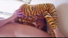 Freely Dana's brunette clip