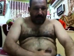 Punheta do maduro arabe