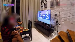 CURTINDO O JOGO DE FUTEBOL COM NOSSO AMIGO QUE ESTA DOIDO PARA COMER A MULHER DO CORNO...