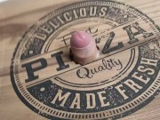 🇮🇹🍕el Tio Guarro Folla con Su Gran Polla a la  Pizza y Descarga un Gran Corrida Espesa"Salsa De S