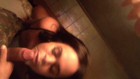 novinho militar arrombou o cuzinho da travesti gostosa puta e ainda gozou na cara dela