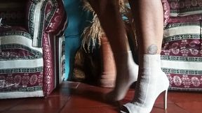 Beautiful Roxan's feet in short boots (3)