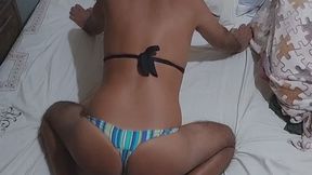 Ladysilva fazendo live na cama de bikini exibindo sua bunda gostosa