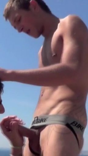 Romantik fucked by sexy boy in outdoor beach