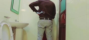 Boss had sex inside the office bathroom with Hot Milf