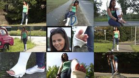 Eve SLWC Gimping Around with Foot Play (in HD 1920X1080)