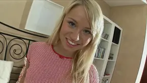 Teen babe's juicy gap gets stretched and filled