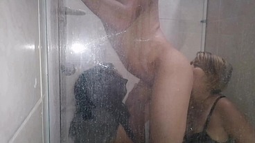 trio en la ducha