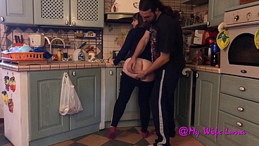 Luna wants to start the day by teasing Markus's cock