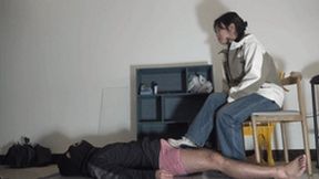 Qianqian Goddess stomps and humiliates, licking and sucking her toes!