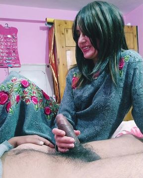 Super Hot Mummy Beauty With Perfect Hands