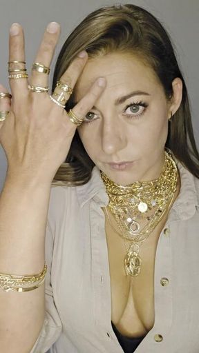 Jewellery and 4 cigarettes