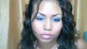 This hoe enjoys doing live webcam shows and she knows how to use her dildo