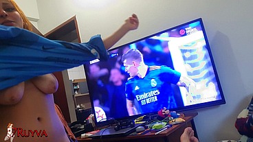 novinha safada caiu na net pagando boquete no meio do jogo do real madrid x city